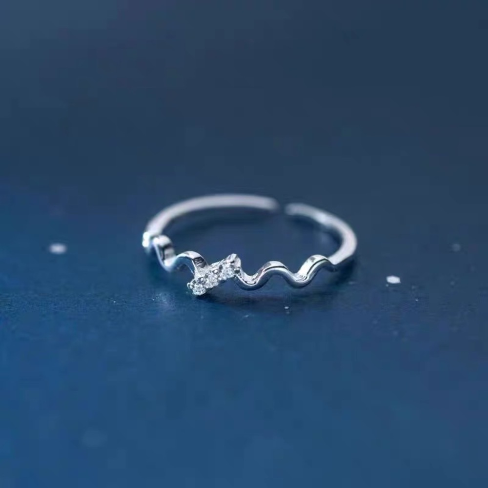 Silver wavy ring